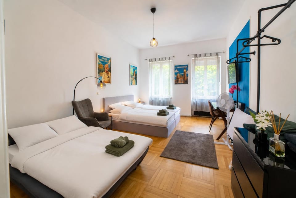 Your Stylish Vienna Stay Near Schonbrunn Palace 24-7 Check-in Apartment in Vienna