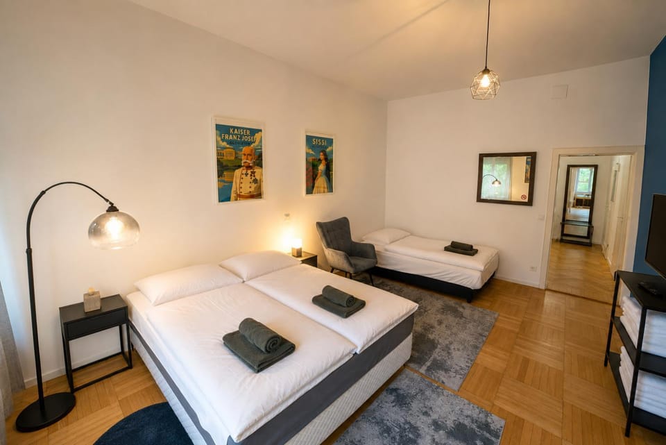 Your Stylish Vienna Stay Near Schonbrunn Palace 24-7 Check-in Apartment in Vienna