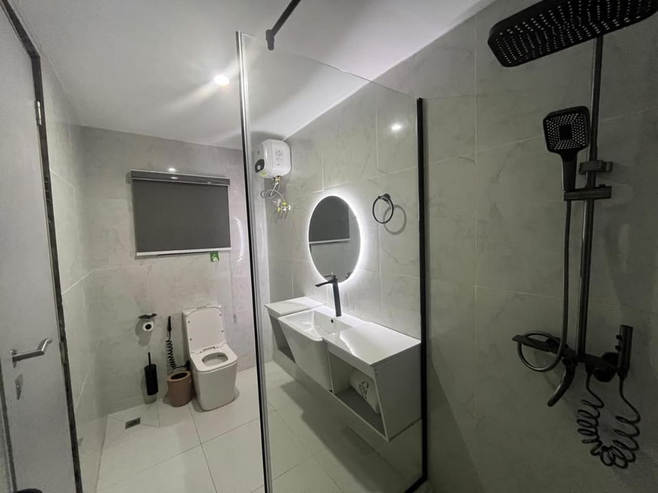 Shower, towels