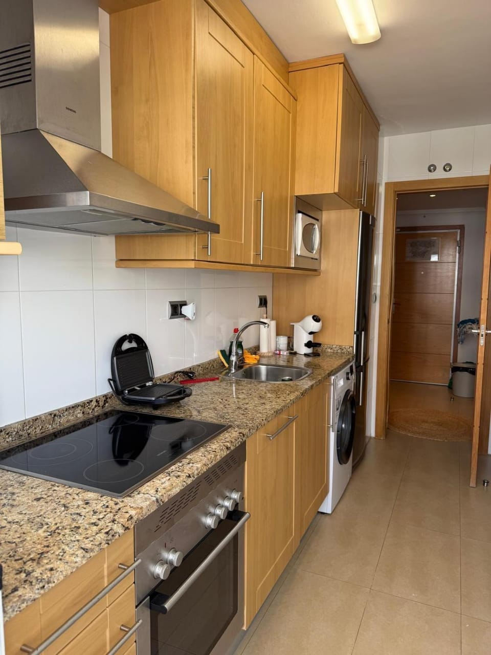 Kitchen or kitchenette, dishwasher, stove
