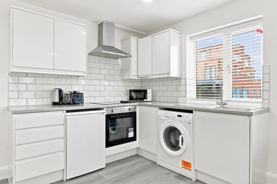 Modern 1 Bed Near Elizabeth Line Ilford Apartment in Barking