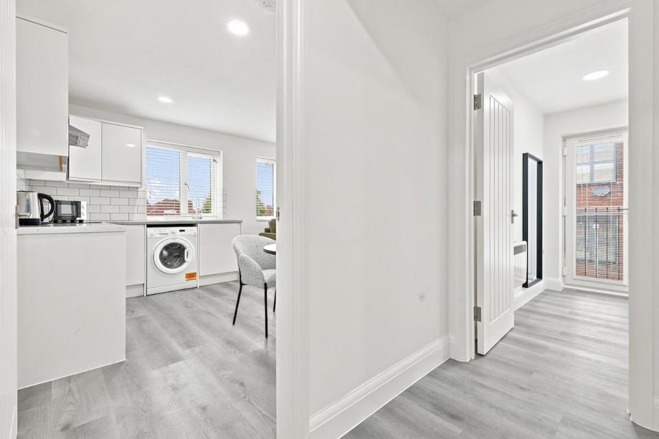 Modern 1 Bed Near Elizabeth Line Ilford Apartment in Barking