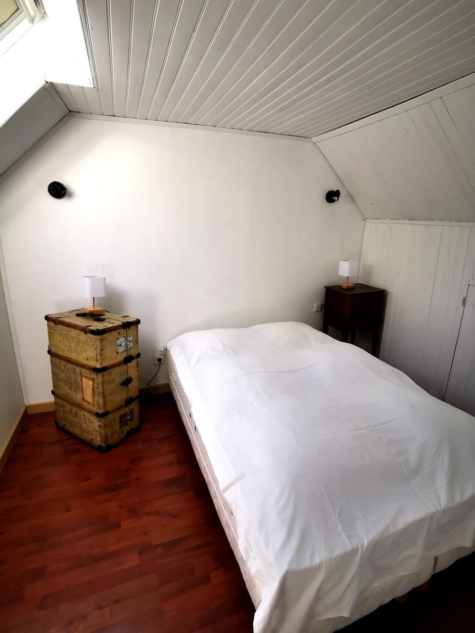 Property building, Living room, Bedroom