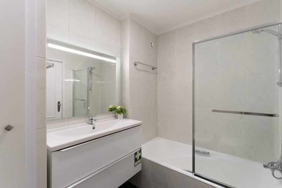 Shower, Bathroom, Bath, towels