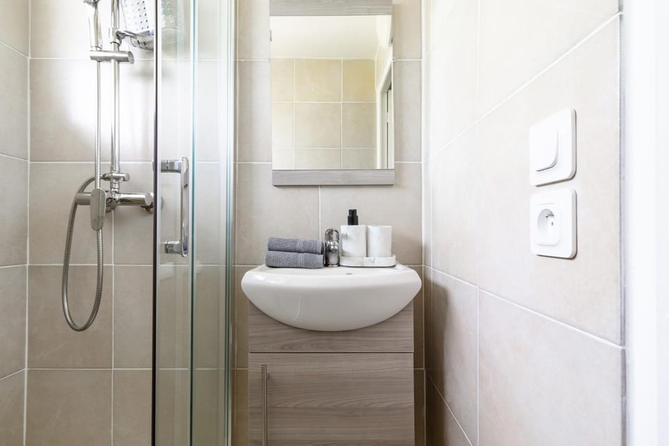 Shower, Bathroom, towels
