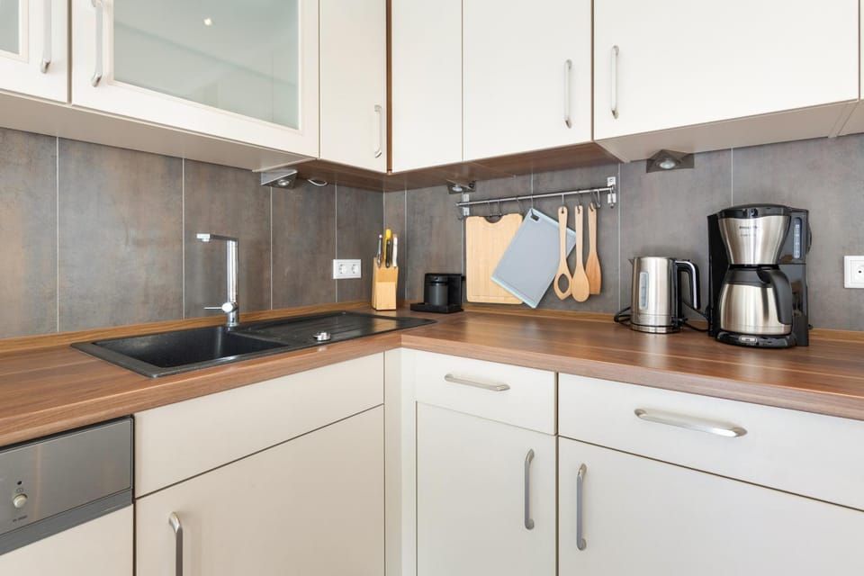 Kitchen or kitchenette, Living room