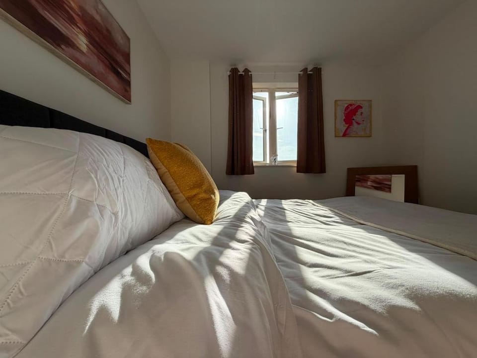 Cardiff Bay, 2 Bed, 2 Bath & Private Parking Near new Stadium Apartment in Cardiff