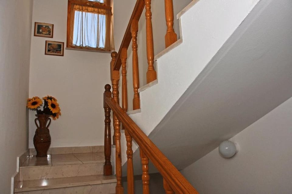 Location, children, Family