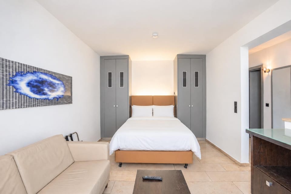 Bed, Photo of the whole room, Seating area, Bedroom