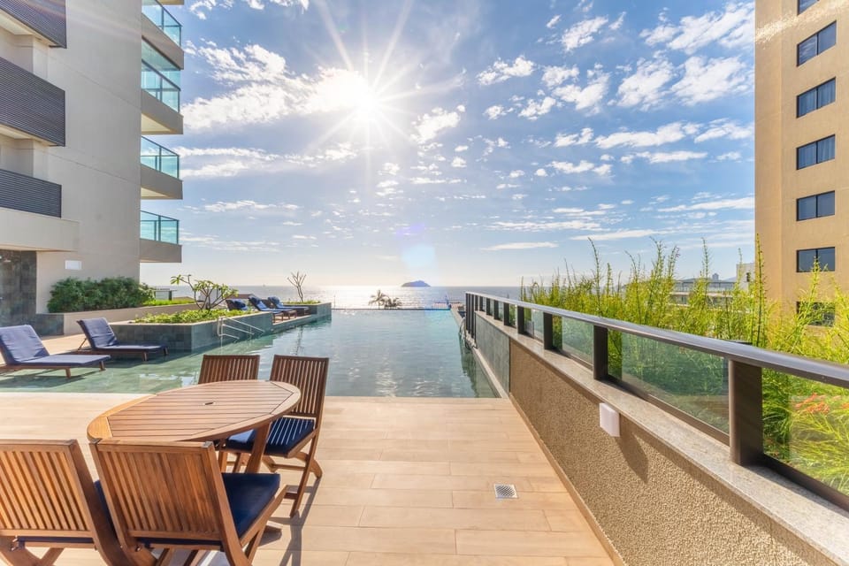 View (from property/room), Dining area, Sea view, sunbed
