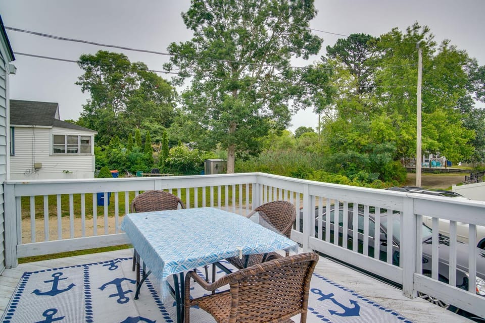 Walk to Swift's Beach! Cozy Home Near Cape Cod House in Marion