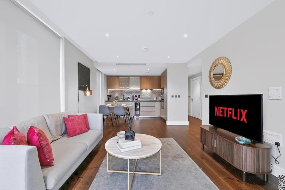 Modern 2 Bed Battersea Retreat Next to the Park Apartment in London