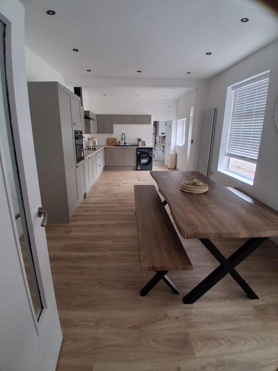 Molineux House - Sleeps 10 - Free Parking Apartment in Wolverhampton