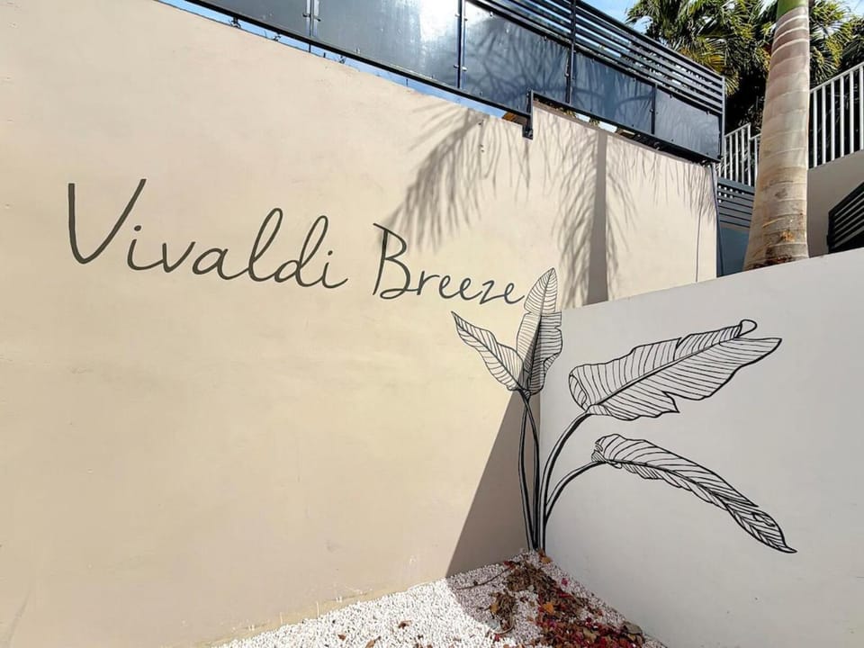 Vivaldi Breeze Villa with Pool & View Villa in Willemstad