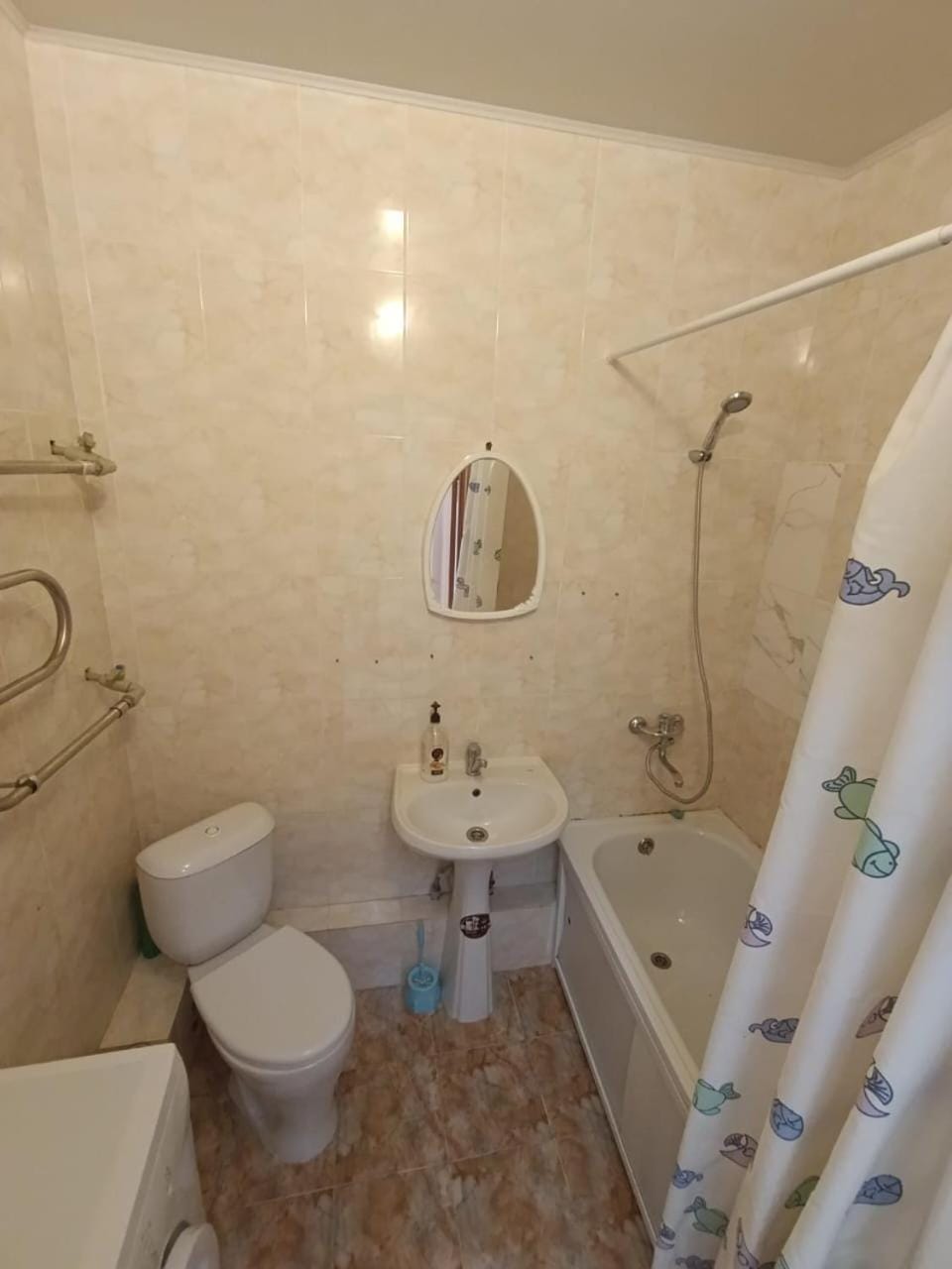 Shower, Toilet, Bathroom, Bath, bidet, towels