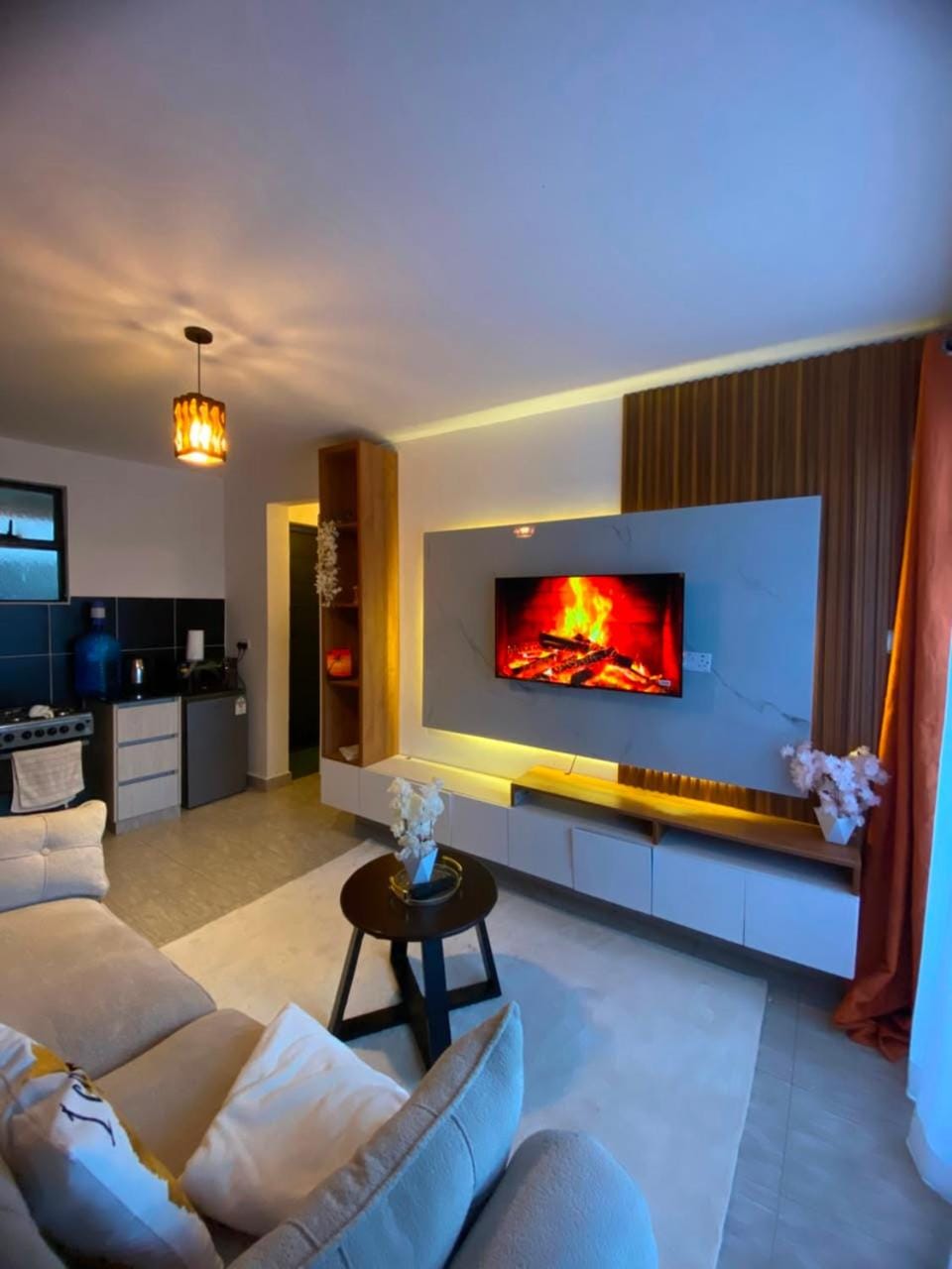 TV and multimedia, Kitchen or kitchenette, Living room, Evening entertainment
