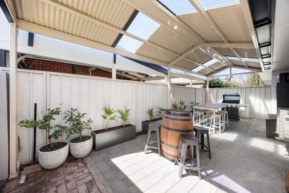 Patio, BBQ facilities