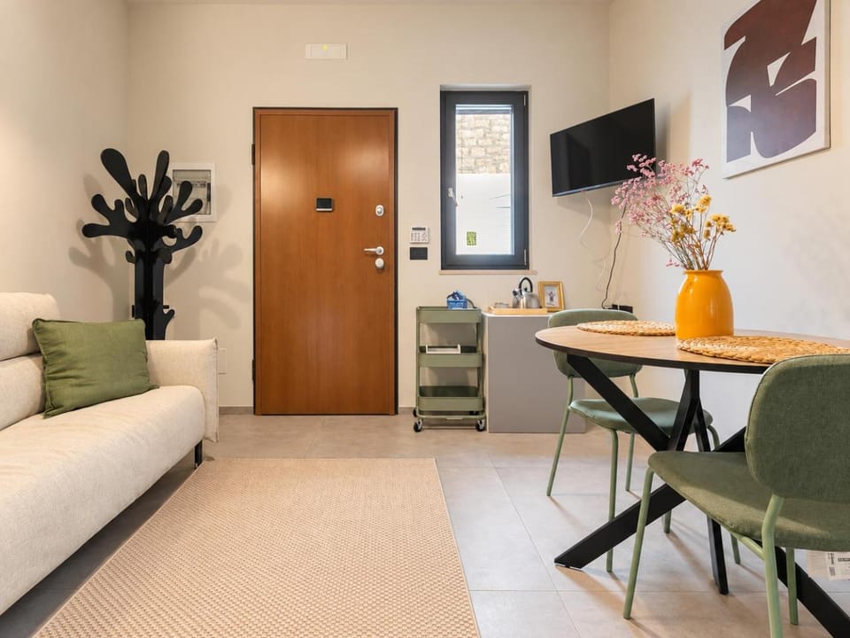 TV and multimedia, Kitchen or kitchenette, Living room, Dining area