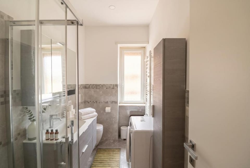 Elegant & Quiet Chic Home - Near Station, Balcony Apartment in Rome