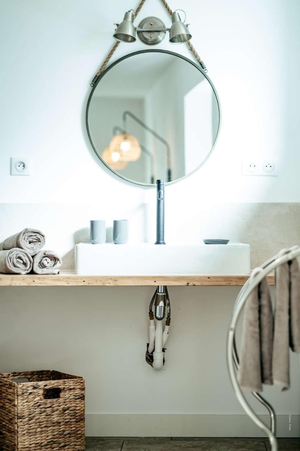 Bathroom, towels