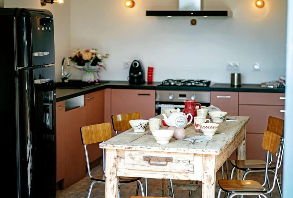 Coffee/tea facilities, stove, kitchen