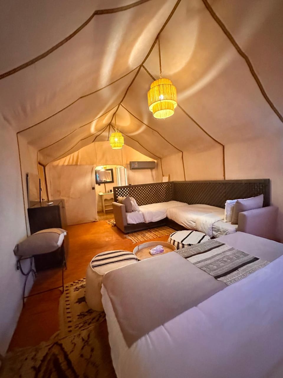 Bed, Living room, Photo of the whole room, Seating area, Bedroom