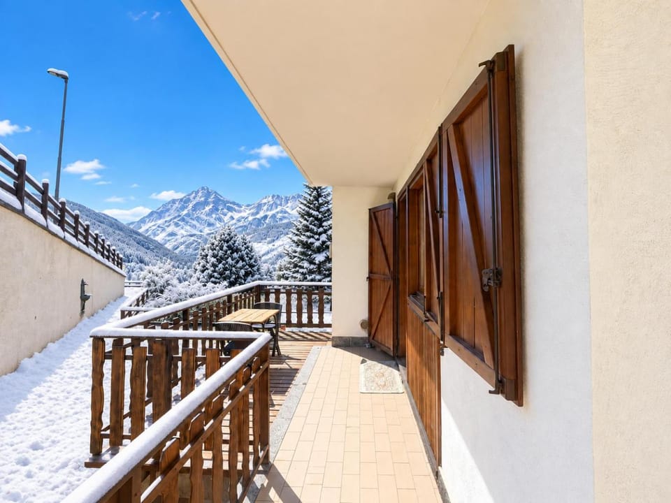 Hostdomus - La Luna Apartment in Sauze d'Oulx