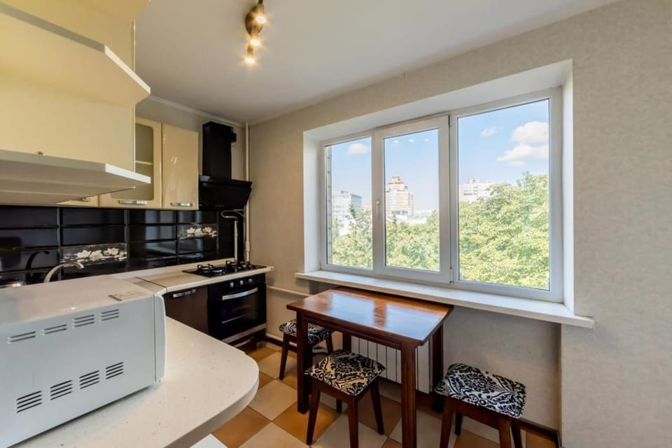 View (from property/room), Kitchen or kitchenette, microwave, stove