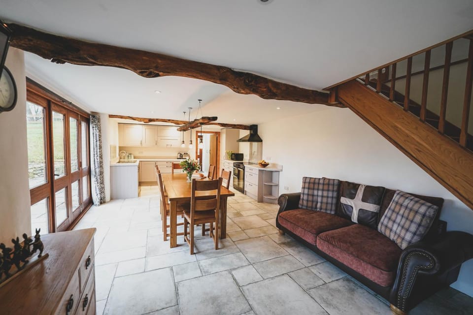 Seating area, Dining area