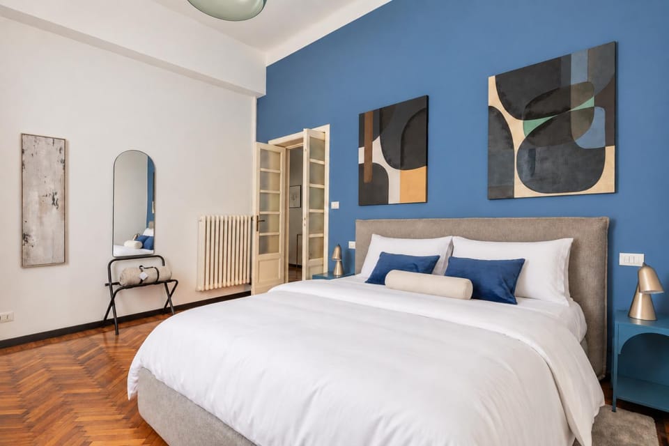 Design Deco Three Bedroom in Bologna Downtown Apartment in Bologna
