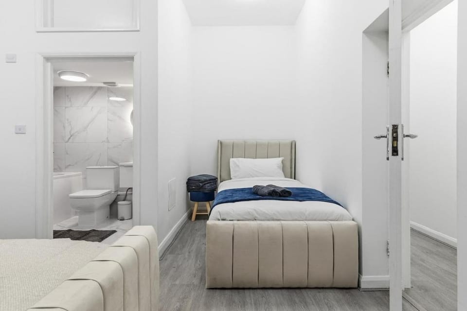 Modern Chic Apartments - Edgware Road, Maida Vale, 1 Bed and 2 Bed available Apartment in City of Westminster