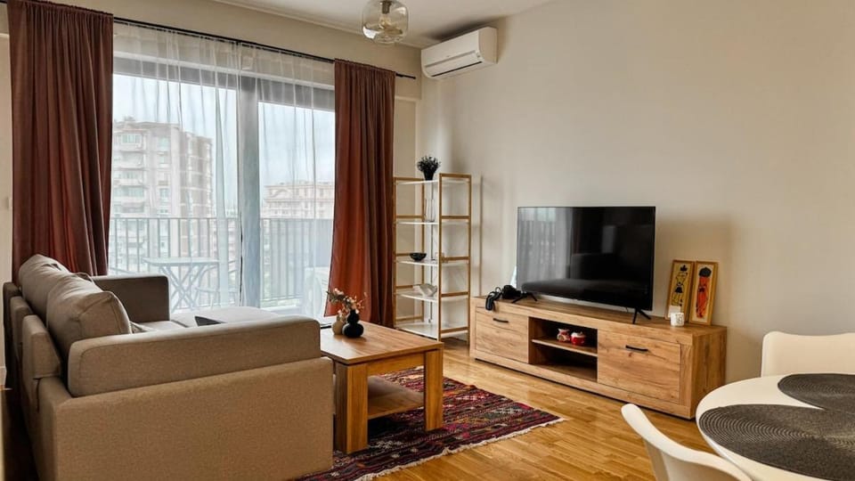 Communal lounge/ TV room, TV and multimedia, Living room, Seating area, Evening entertainment, fireplace, air conditioner