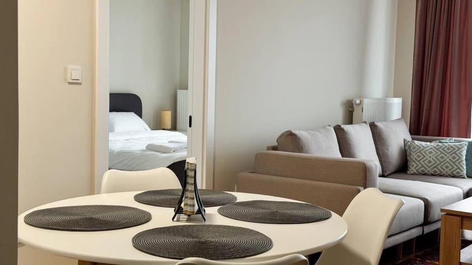 Bed, Living room, Photo of the whole room, Seating area, Dining area, Bedroom