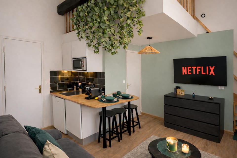 Communal lounge/ TV room, TV and multimedia, Coffee/tea facilities, Kitchen or kitchenette, Living room, Seating area, Dining area, Evening entertainment, pet friendly