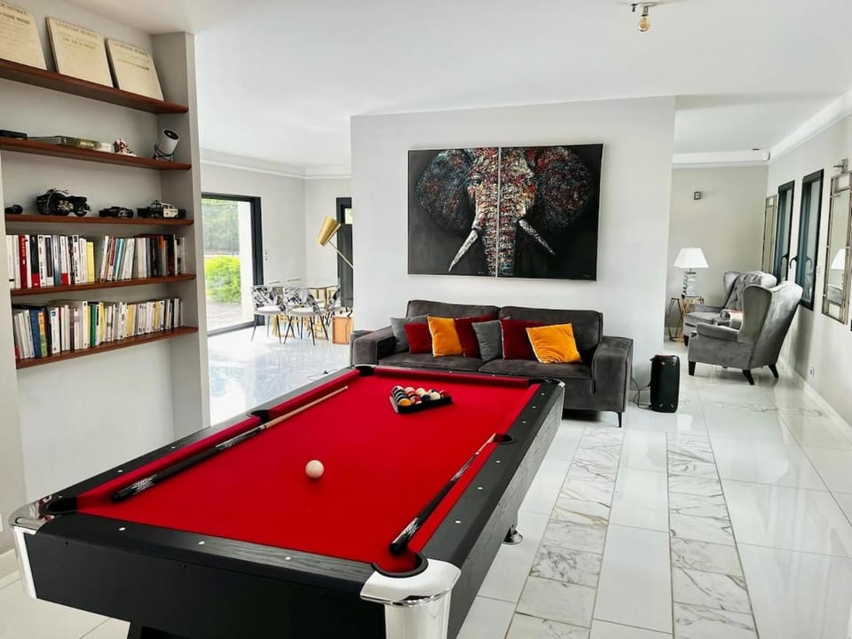 Billiard, Living room
