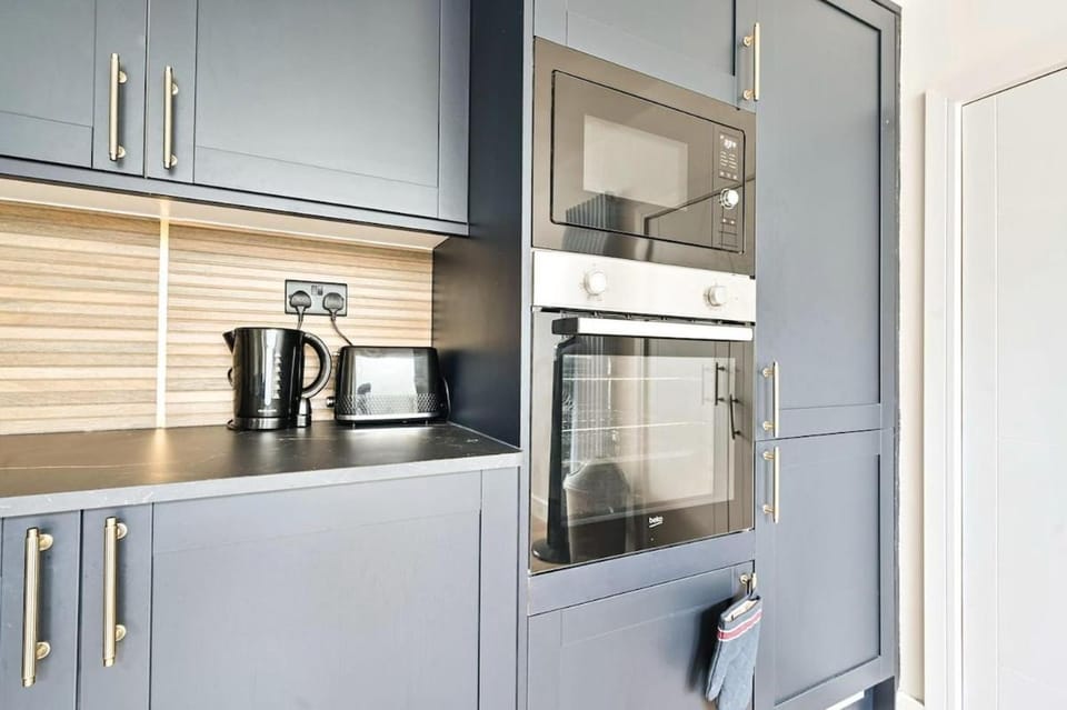 Spacious Fulham Duplex, Two floors, 3 Bedrooms, 1 Full Bathroom and 1 Half Bathroom Apartment in London