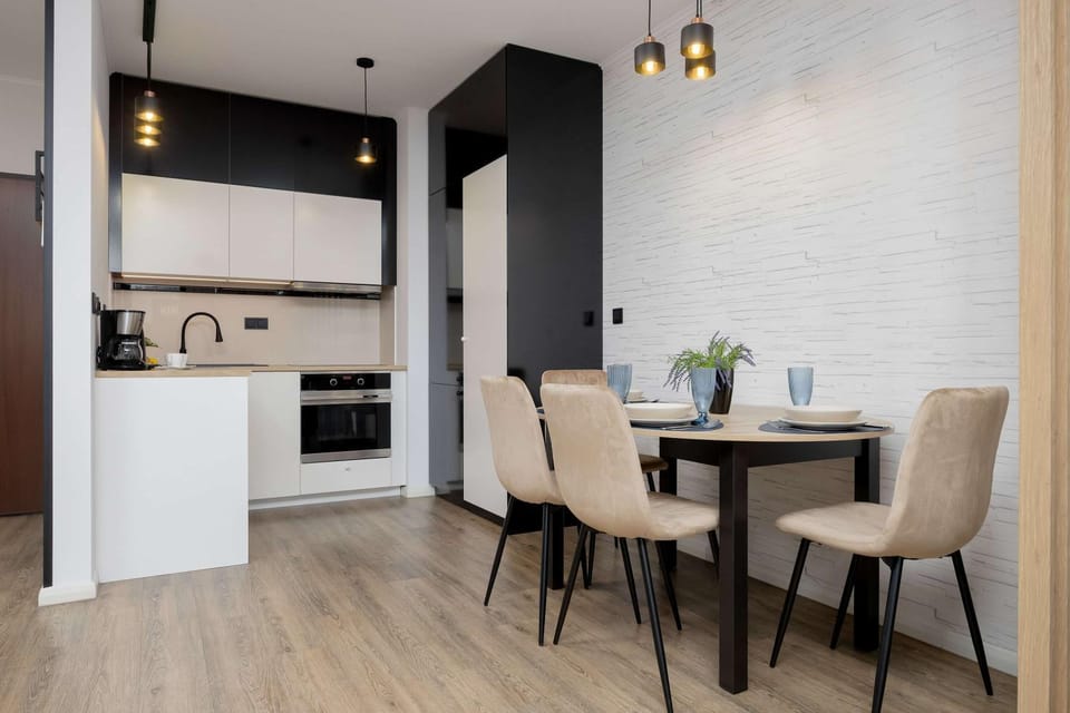 Kitchen or kitchenette, Dining area, stove