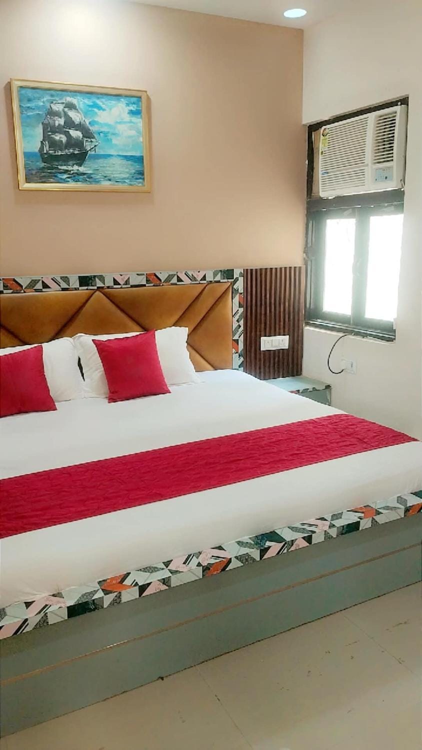 Bed, Photo of the whole room, Bedroom, air conditioner