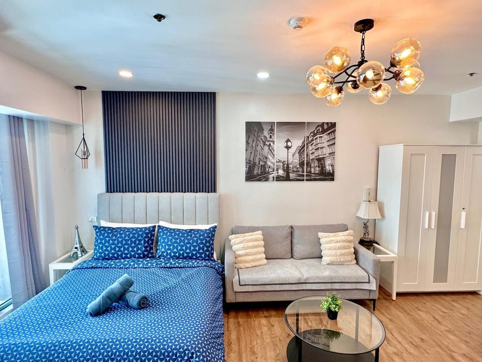 Bed, Living room, Seating area, Bedroom, wardrobe