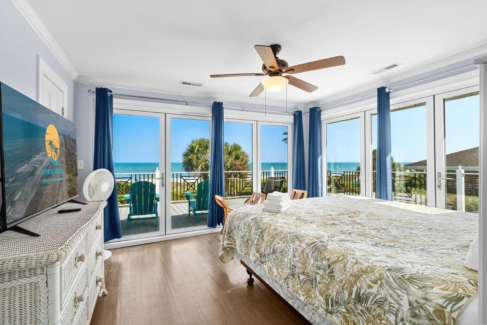 Golden Tide Oceanfront Pool Sleeps 18 House in Myrtle Beach