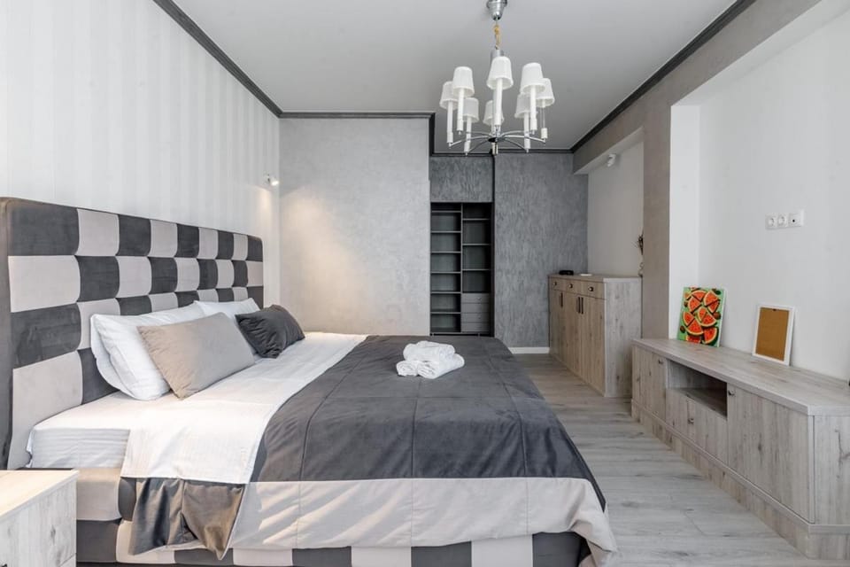 Photo of the whole room, Bedroom
