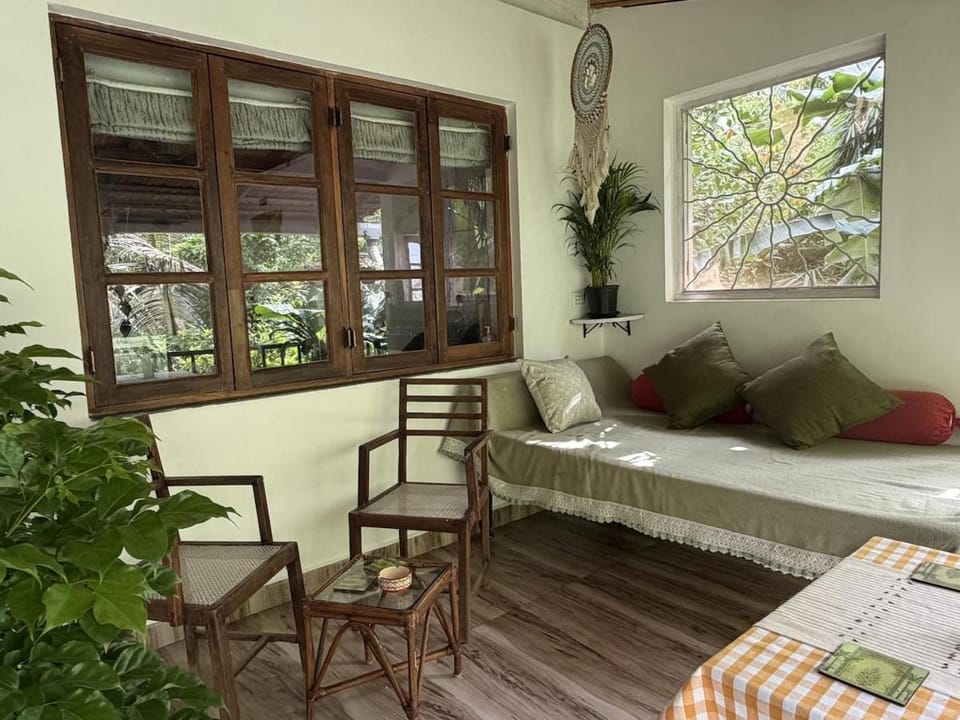 View (from property/room), Balcony/Terrace, Seating area, Dining area, Garden view
