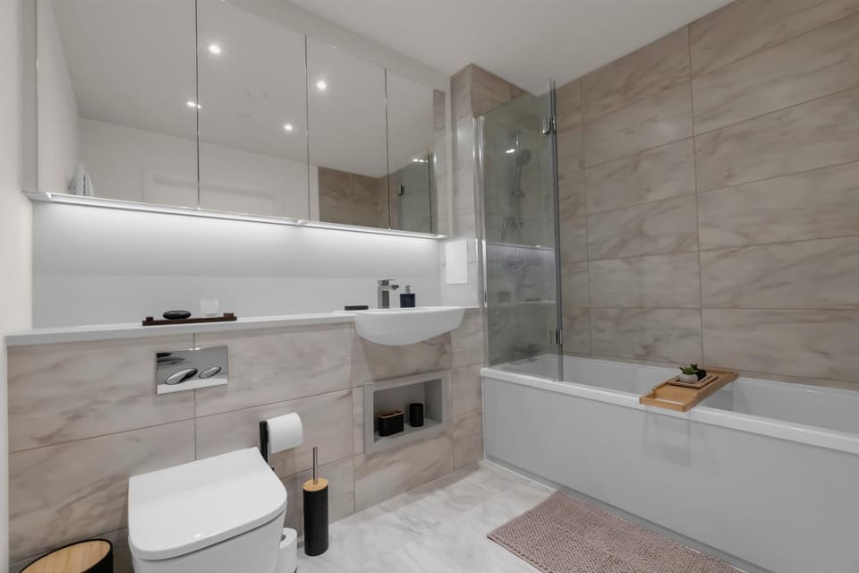 Shower, Toilet, Bathroom, Bath