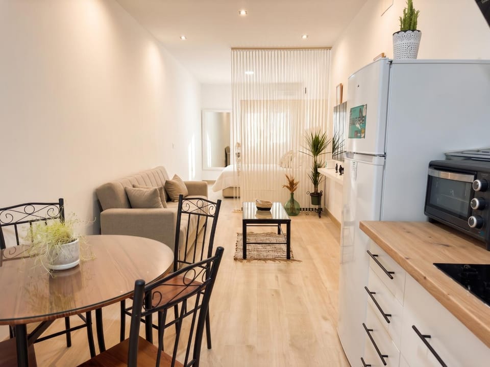 Kitchen or kitchenette, Seating area, Dining area