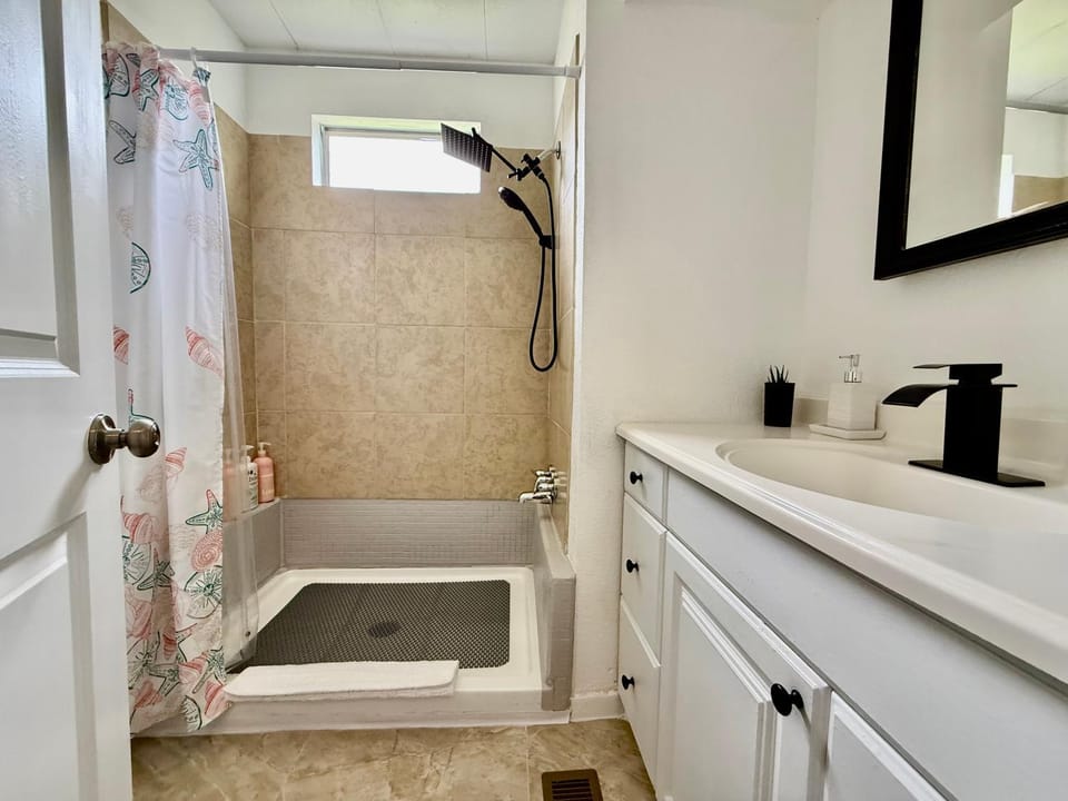 Cozy Room with Private Entry and Bathroom PGA Blvd Bed and Breakfast in Palm Beach Gardens