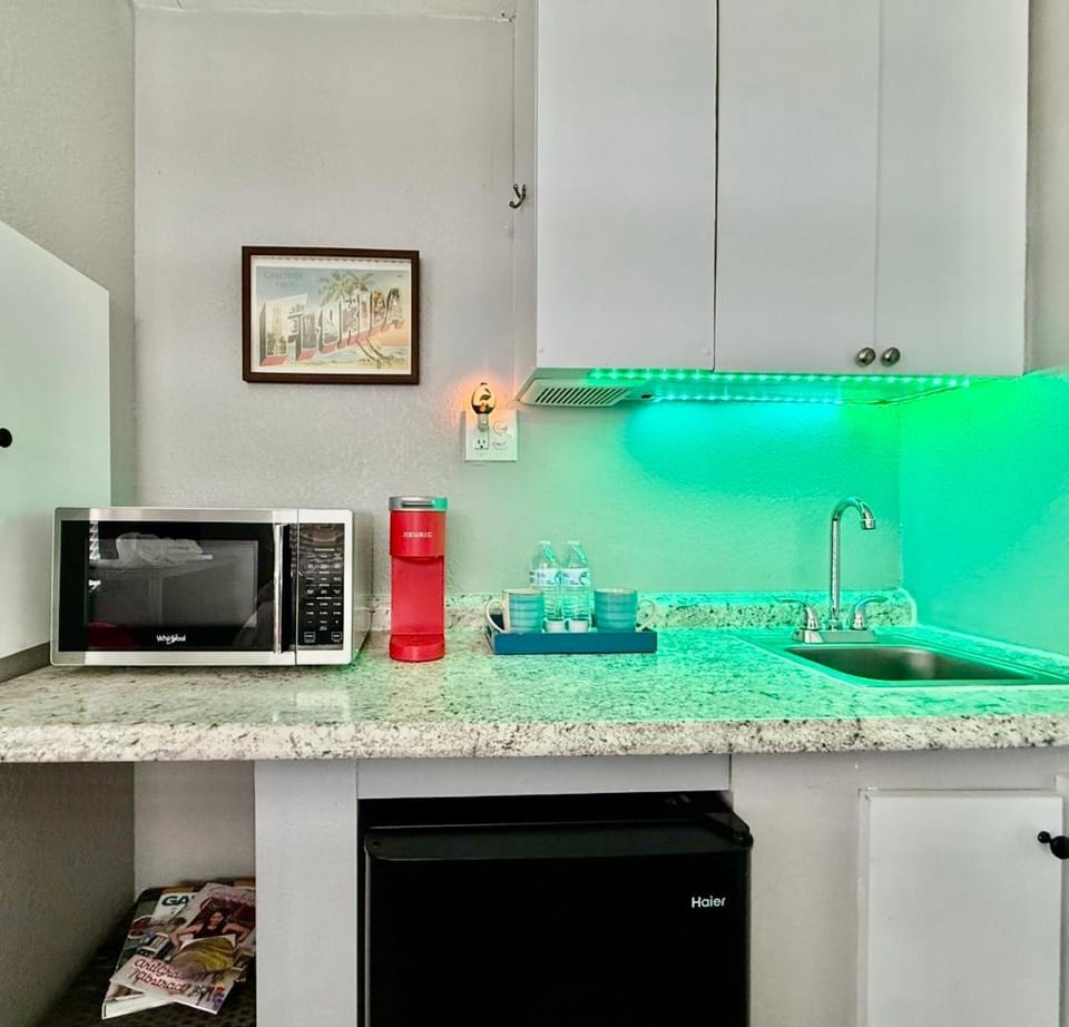 Cozy Room with Private Entry and Bathroom PGA Blvd Bed and Breakfast in Palm Beach Gardens