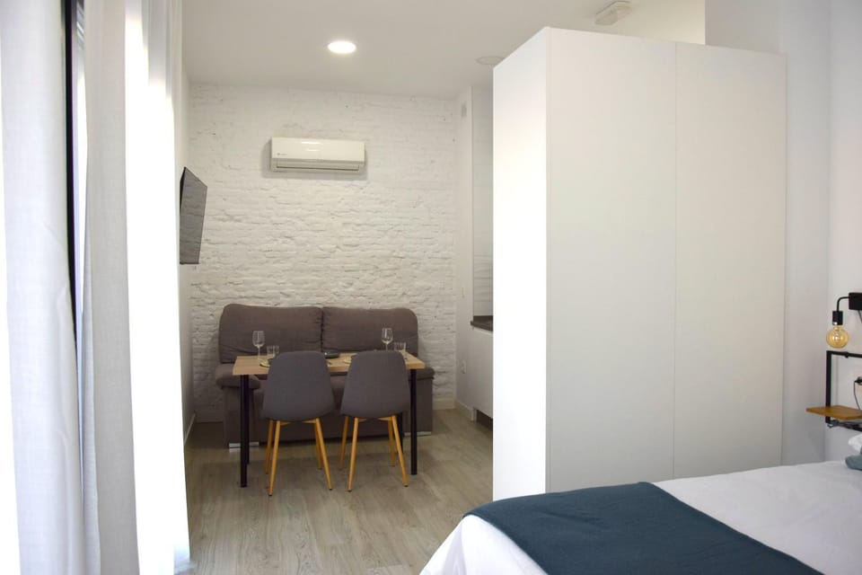 Living room, Photo of the whole room, Bedroom, air conditioner