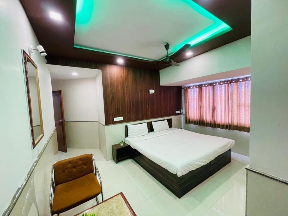 Bed, Living room, Photo of the whole room, Bedroom