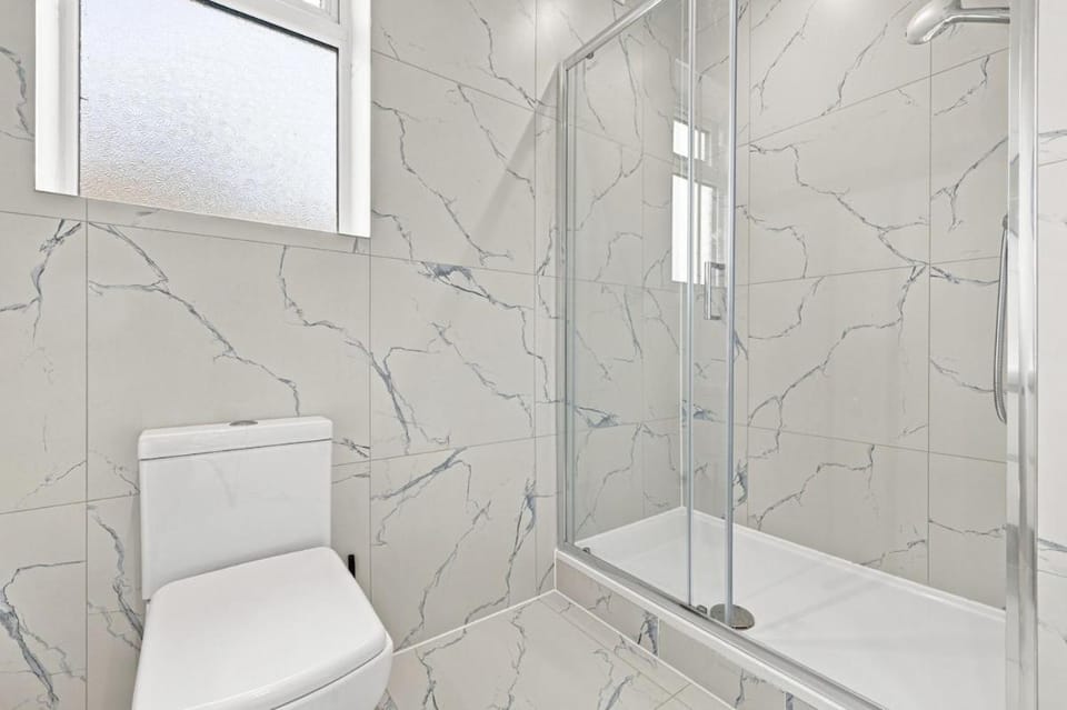 Modern Ilford Flat Easy Central London Access Apartment in Barking