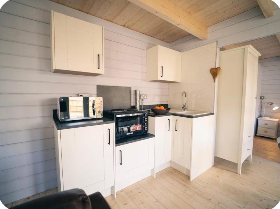 The Snug, a short walk to Cromer's Blue Flag Beach House in Cromer